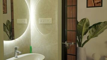 Shower, towels, soap, shampoo