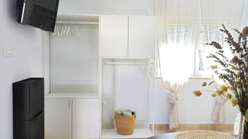 House, 1 Bedroom, Smoking, Balcony | Room amenity