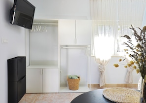 House, 1 Bedroom, Smoking, Balcony | Room amenity