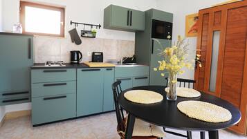 House, 1 Bedroom, Smoking, Balcony | Private kitchen