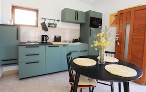 House, 1 Bedroom, Smoking, Balcony | Private kitchen