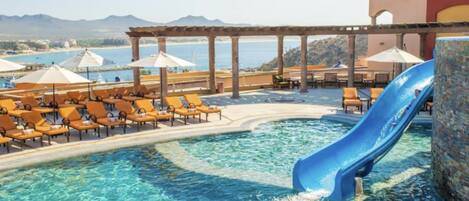 Een buitenzwembad, een verwarmd zwembad