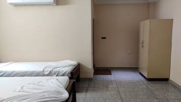 Deluxe Triple Room | Egyptian cotton sheets, premium bedding, desk, free WiFi
