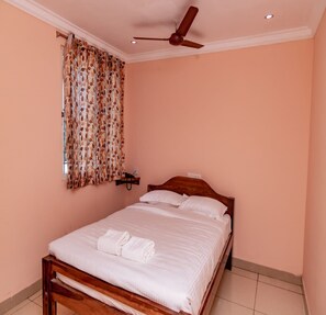 Deluxe Double Room | Egyptian cotton sheets, premium bedding, desk, free WiFi - PN Samy Residency (Puducherry)