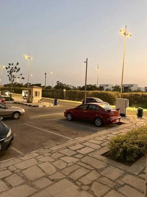 Free self-parking - Unique Hotel Apt In Madinaty b6.69.5.4 (New Cairo)