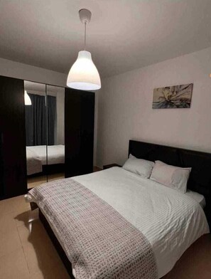 2 bedrooms, iron/ironing board, free WiFi, bed sheets