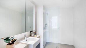 Combined shower/bathtub, hair dryer, towels, soap