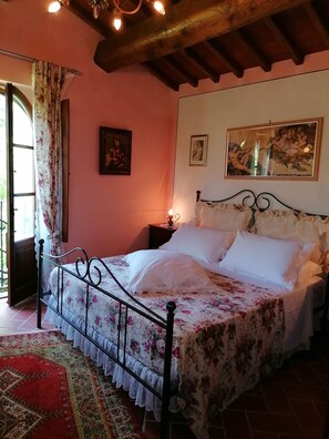 3 bedrooms, in-room safe, iron/ironing board, free WiFi