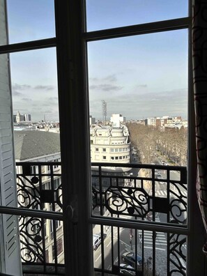 Interior - Wonderful 3 room flat on the 7th floor, view on the Eiffel Tower & Sacré-Coeur (Paris)