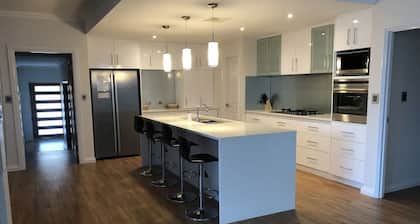 Location, Location! Huge beachside house, 5 min walk to coffee shop and town!