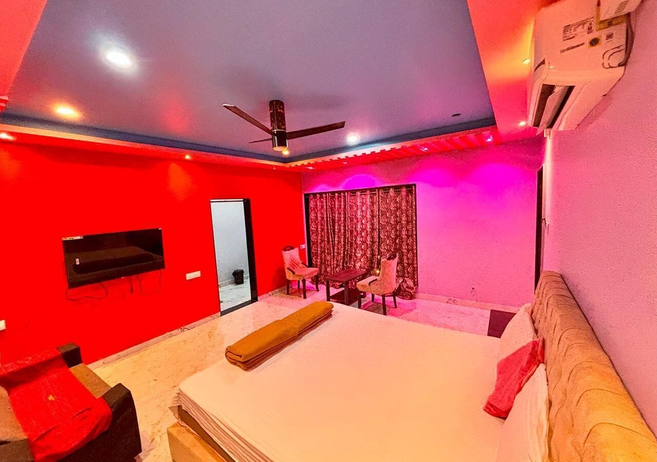 Grand Villa | Free WiFi, bed sheets