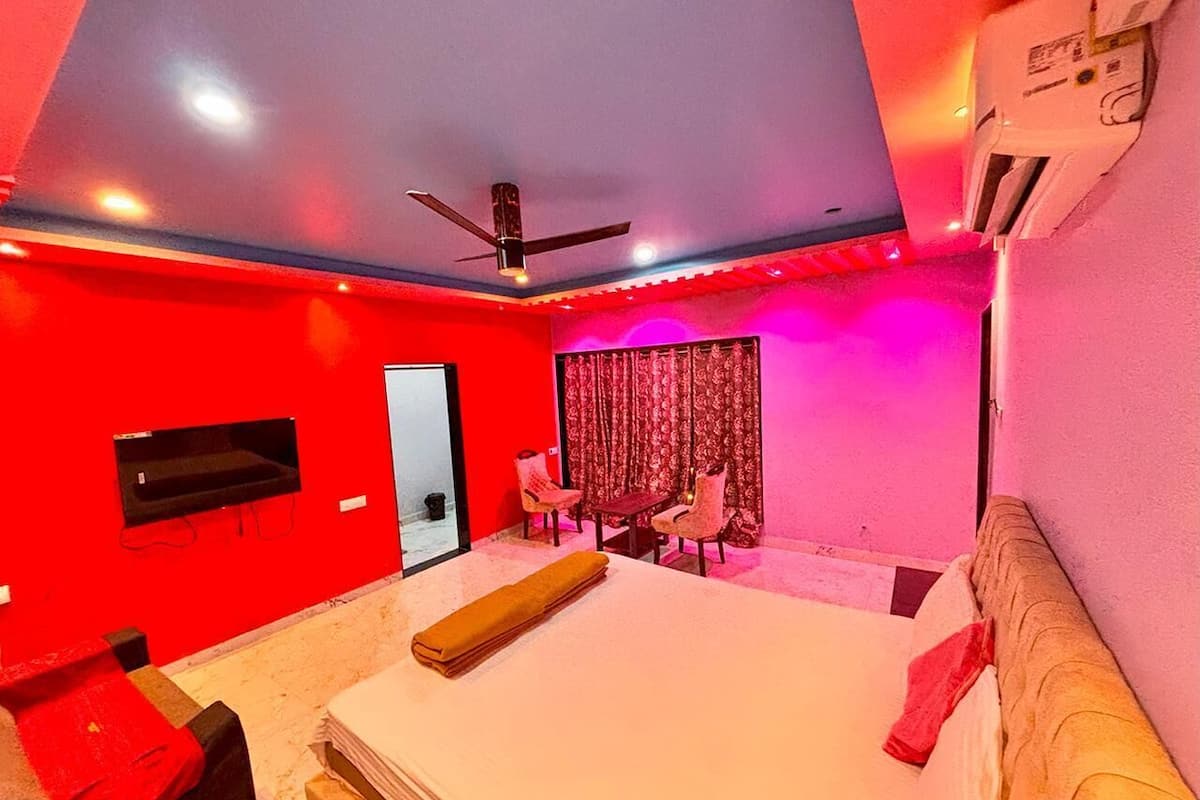 Grand Villa | Free WiFi, bed sheets