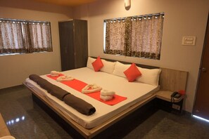 Royal Room | Free WiFi, bed sheets - SUKHSAGAR BEACH RESORT Kunkeshwar  (Devgad)