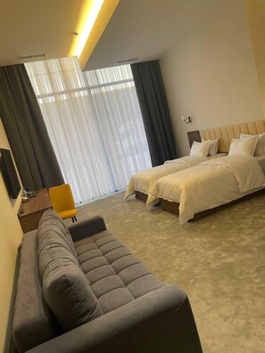 Grand-Doppel- oder -Zweibettzimmer | Zimmersafe, Schreibtisch, kostenloses WLAN