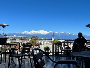 Restaurant - The Retreat (Darjeeling)