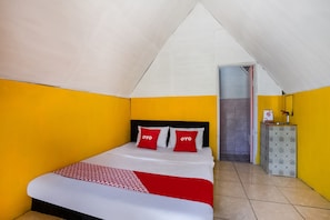 Standard Double Room | Laptop workspace, free WiFi, bed sheets