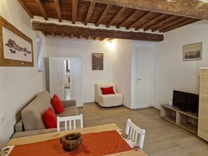 Smart TV - Full historic center just a 13-minute walk from the port of Portoferraio. (Portoferraio)