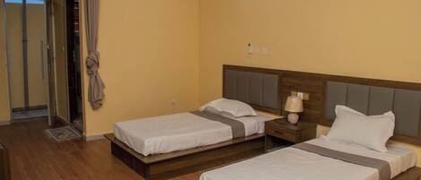 2 soverom, skrivebord, strykejern/-brett og wi-fi (inkludert)