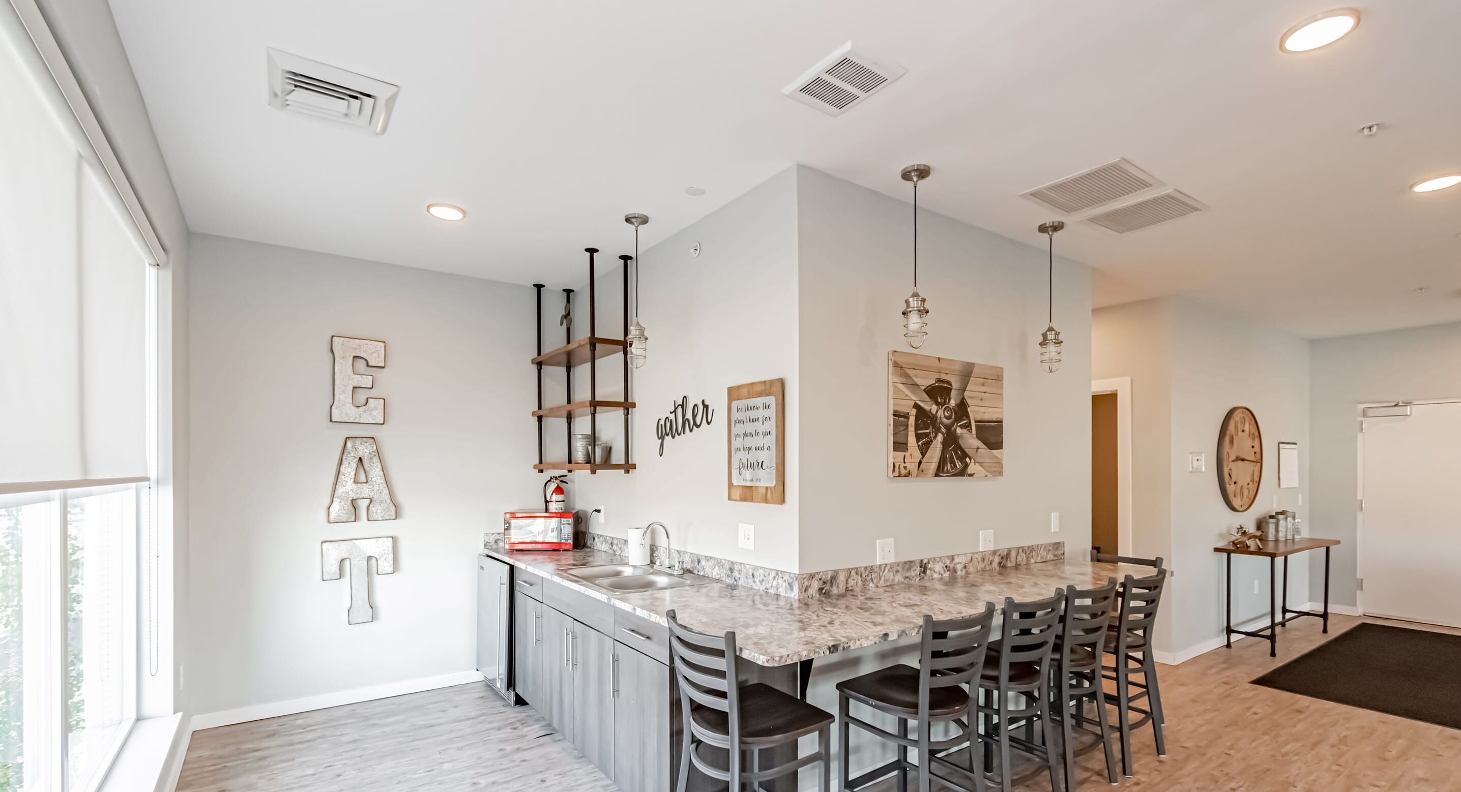 電冰箱、微波爐、烤箱、爐台