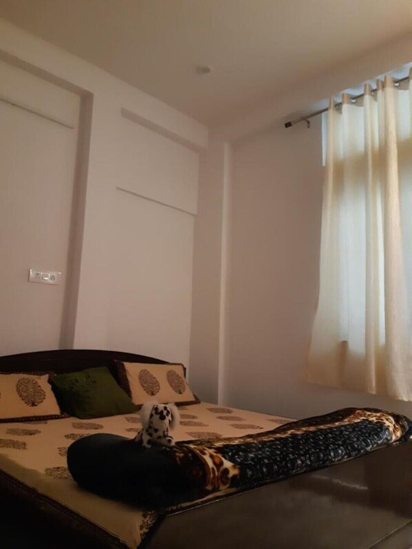 2 bedrooms, WiFi, bed sheets