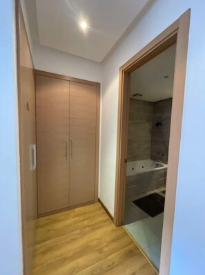 Towels, toilet paper - Spacious apartment in the heart of Hay Riad (Rabat)