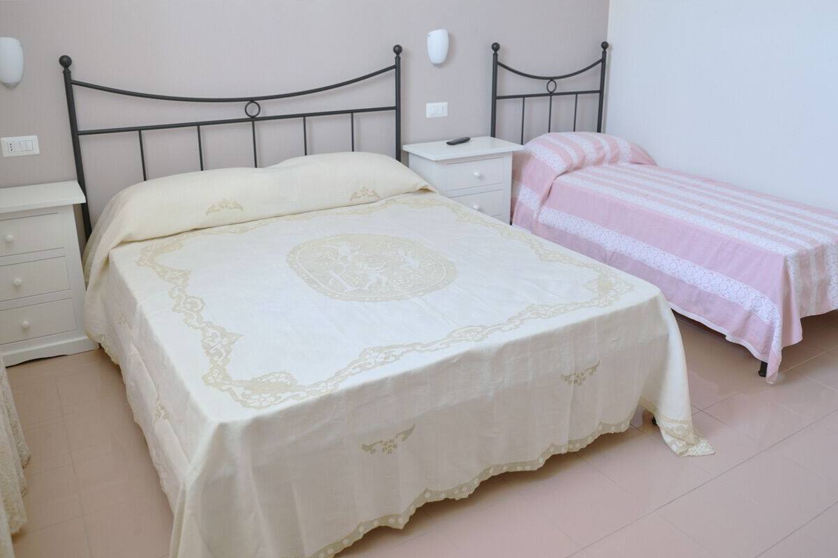 Standard Double Room | Down comforters, in-room safe, desk, laptop workspace