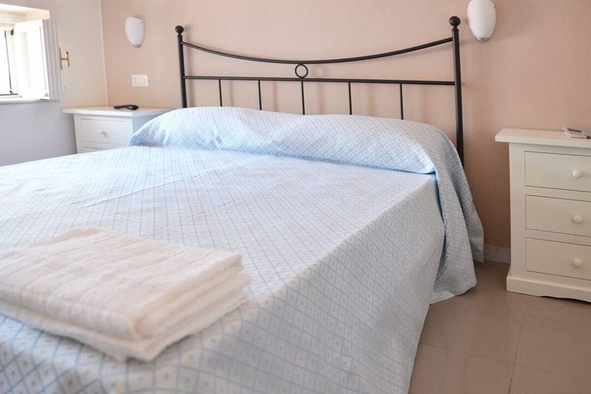 Economy Double Room | Down comforters, in-room safe, desk, laptop workspace