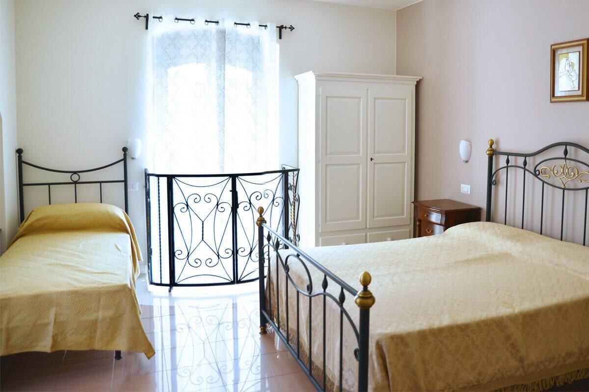 Luxury Double Room | Down comforters, in-room safe, desk, laptop workspace