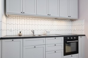 Oven, dishwasher, coffee/tea maker, electric kettle - Brick House Apartment Cracow by Renters (Kraków)