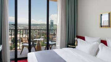 Minibar, escritorio, tabla de planchar con plancha y wifi gratis