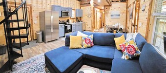 Hot Tub (Private)| Dogs OK | FirePit | Muir Valley | Hiking | Climbing