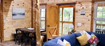 Hot Tub (Private)| Dogs OK | FirePit | Muir Valley | Hiking | Climbing