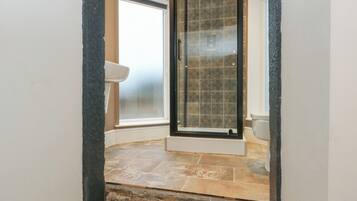Cottage | Badkamer | Een douche