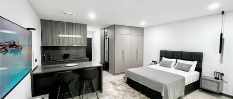 1 dormitorio, escritorio, tabla de planchar con plancha y wifi gratis