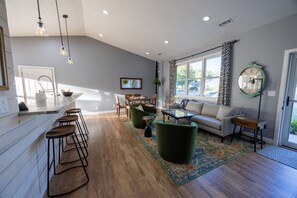 Smart TV, books - Central location | Hot Tub | Heated Pool | Digital Game Table (Normal)