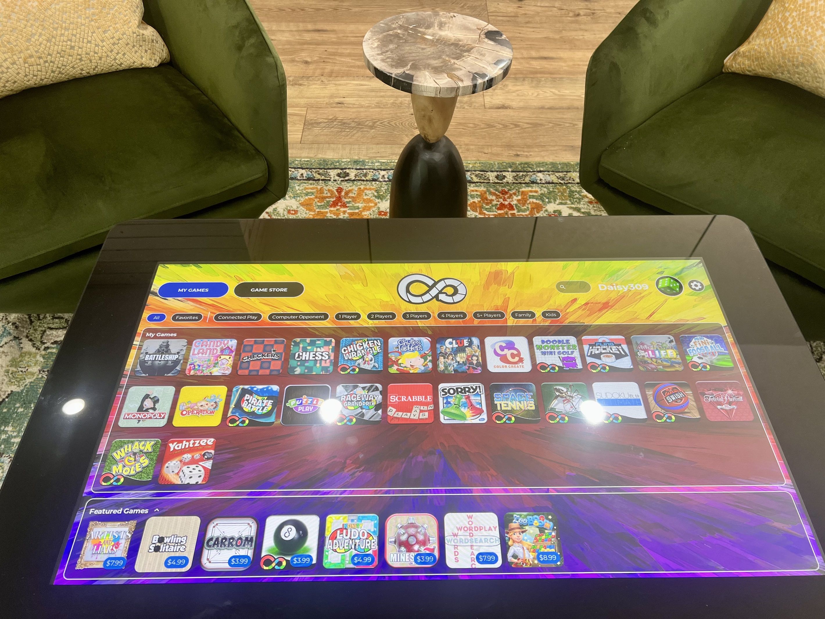Une tablette affichant l’interface d’un magasin de jeux vidéo, avec différents jeux et leurs prix.