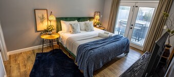 Central location | Hot Tub | Heated Pool | Digital Game Table