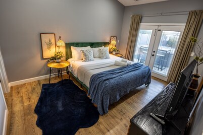 Central location | Hot Tub | Heated Pool | Digital Game Table