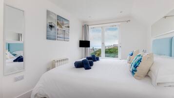 3 bedrooms, individually decorated, individually furnished, free WiFi