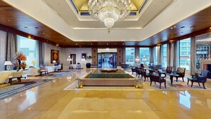 Lobby - Radisson Collection Hotel & Spa, Riverfront Srinagar (Srinagar)