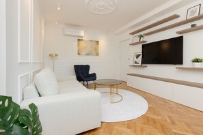 Living area - Apartment in the City Centre by Renters (Warsaw)