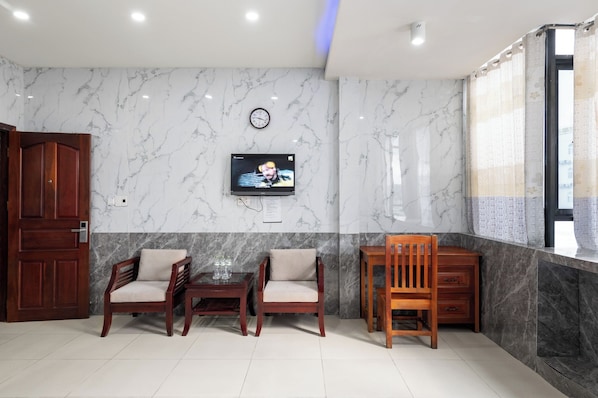 Hypo-allergenic bedding, memory-foam beds, minibar