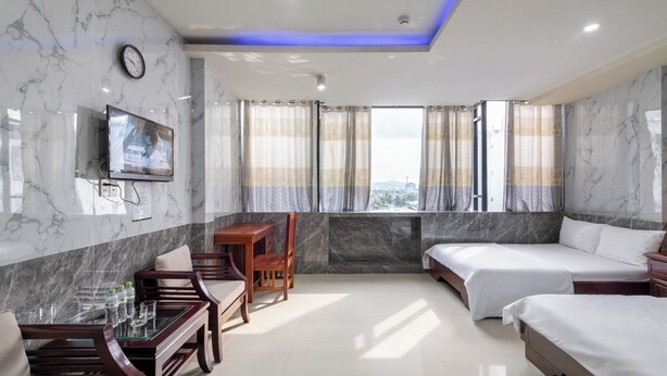 Bộ đồ giường kháng dị ứng, nệm cao su hoạt tính (memory foam), minibar 