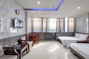 Hypo-allergenic bedding, memory-foam beds, minibar - Hong Anh Hotel Night Market Phu Quoc (Phu Quoc)