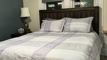 3 habitaciones, tabla de planchar con plancha, wifi y ropa de cama