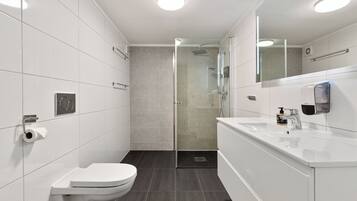 City Apartment | Bathroom