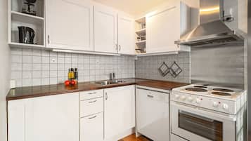 Refrigerador, lavavajillas, tetera/pava elĂŠctrica, utensilios de cocina