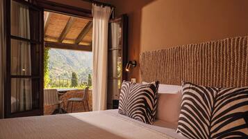 Deluxe kamer, terras | Lakens van Egyptisch katoen, luxe beddengoed, donsdekens