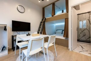 1 多间卧室、熨斗/熨衣板、免费 WiFi、床单