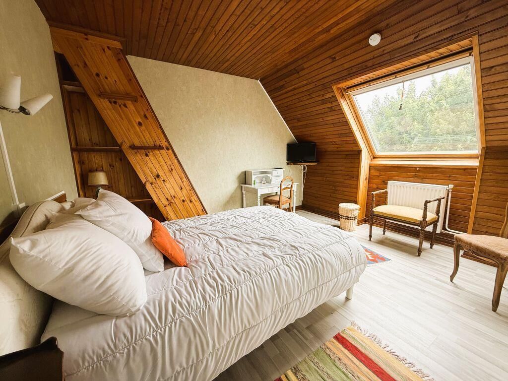 3 bedrooms, bed sheets
